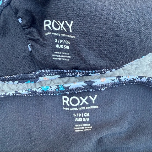 Roxy printed Blue and White Bikini Set size small - Picture 9 of 11